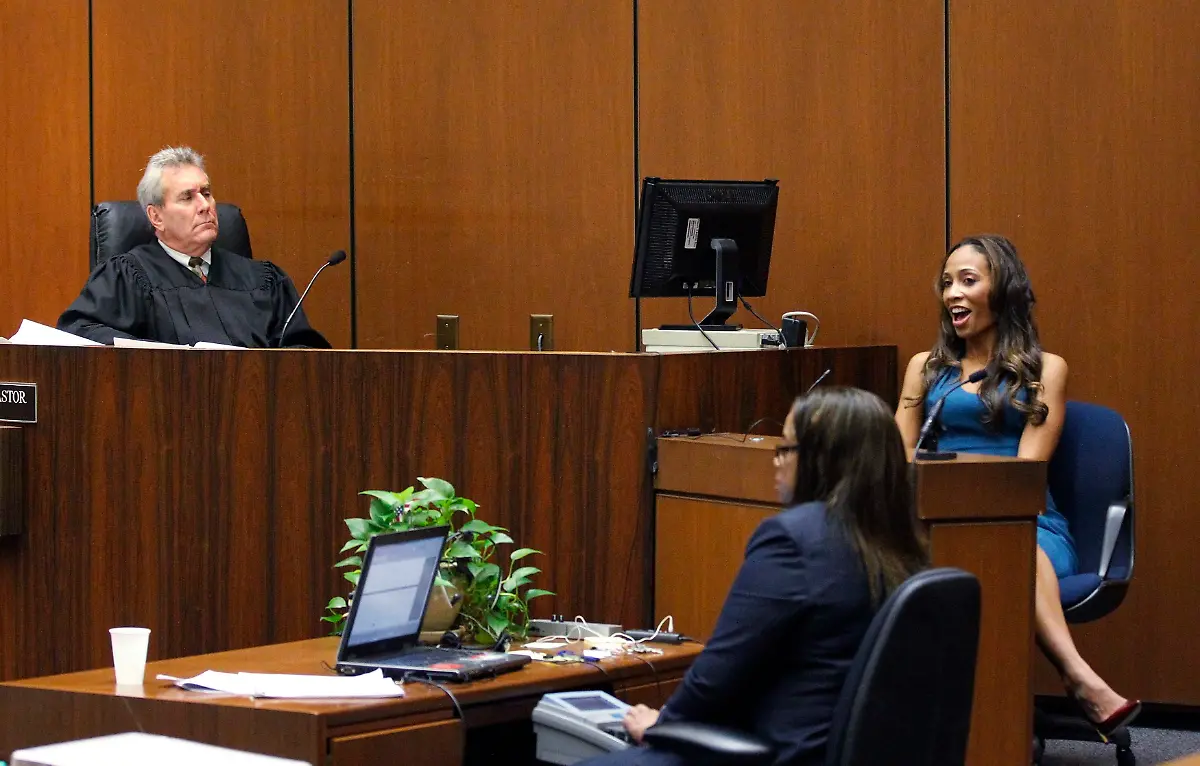 2011-10-04T181446Z-01-LOA07-RTRMDNP-3-PEOPLE-MICHAELJACKSON-JPG5244637020880990818