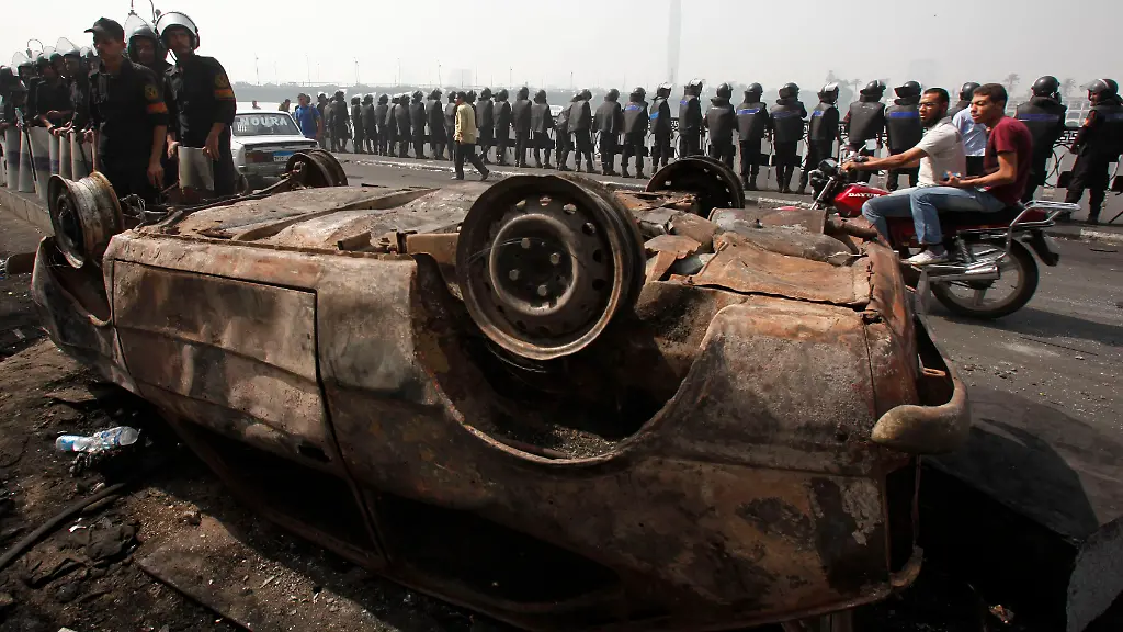 2011-10-10T153430Z-01-AMR09-RTRMDNP-3-EGYPT-CLASHES-JPG647820022298354298