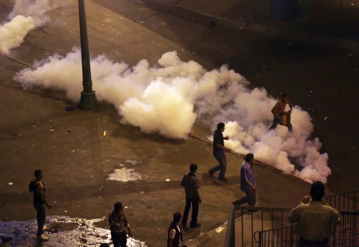 2011-10-09T211236Z-01-AMR16-RTRMDNP-3-EGYPT-COPTS-CLASHES-JPG5247163949255863103