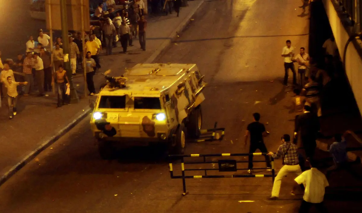 2011-10-09T202527Z-01-AMR09-RTRMDNP-3-EGYPT-COPTS-CLASHES-JPG8302682978732165259