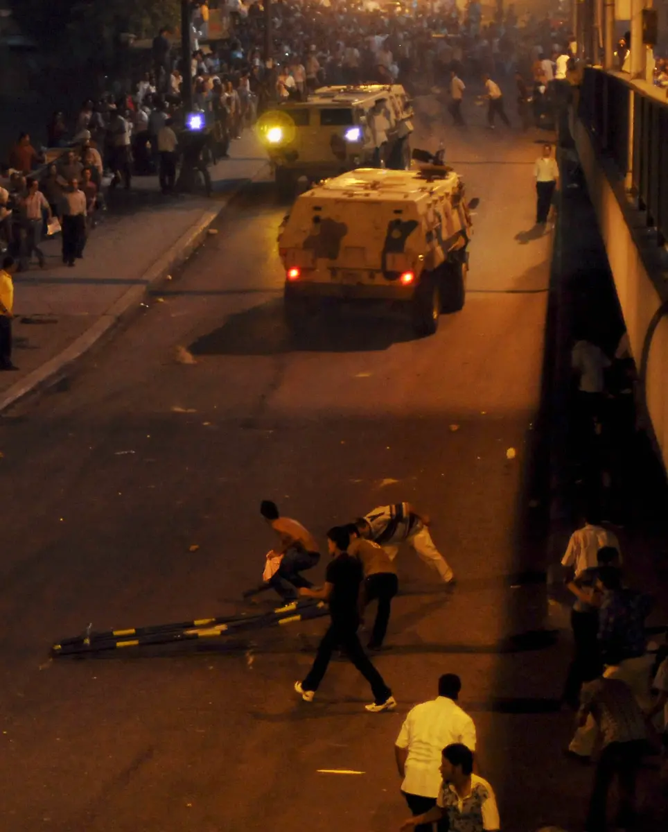 2011-10-09T201339Z-01-AMR02-RTRMDNP-3-EGYPT-COPTS-CLASHES-JPG1927627185149298989