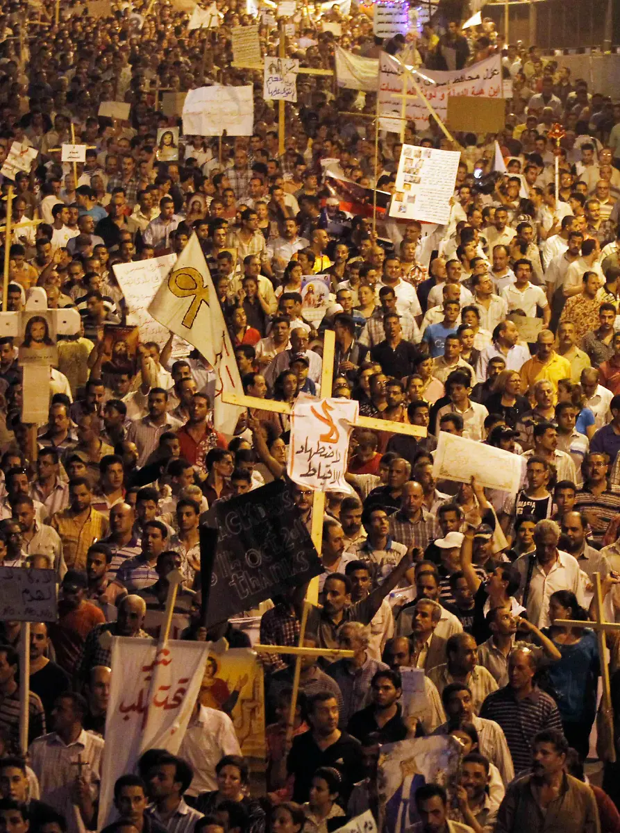 2011-10-09T212904Z-01-AMR27-RTRMDNP-3-EGYPT-COPTS-CLASHES-JPG5801385545510878402