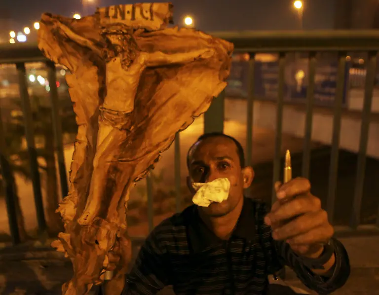 2011-10-09T212141Z-01-AMR23-RTRMDNP-3-EGYPT-COPTS-CLASHES-JPG5952601190454262113