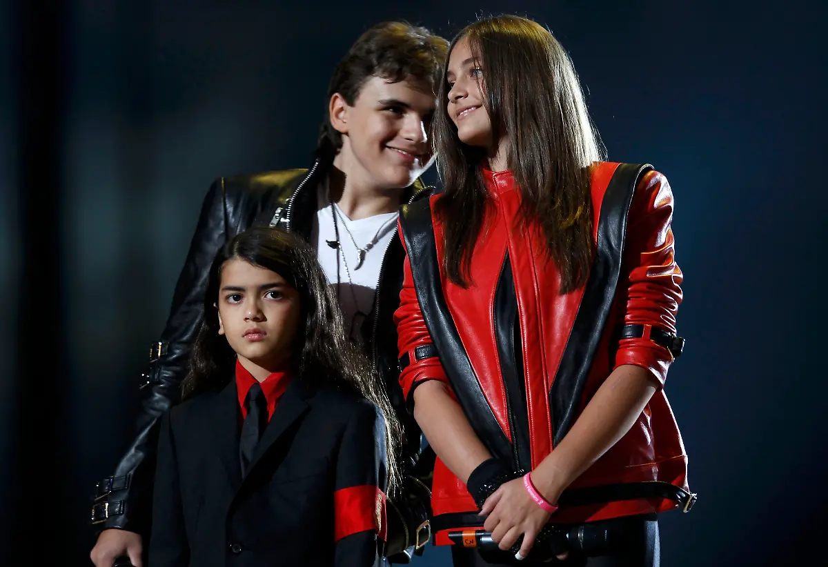 2011-10-08T190408Z-01-CAR114-RTRMDNP-3-PEOPLE-MICHAELJACKSON-CONCERT-JPG4740697765641565621