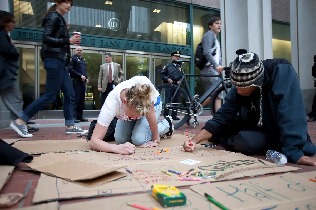 2011-10-06T051511Z-01-SFO04-RTRMDNP-3-WALLSTREET-PROTESTS-JPG171937722056102425