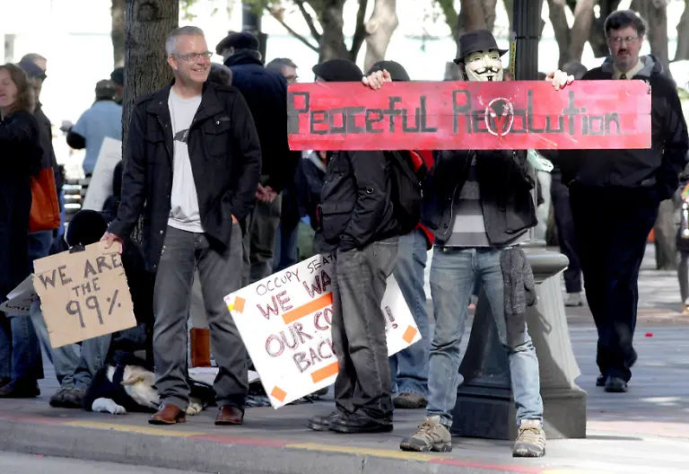 2011-10-06T215055Z-01-SEA03-RTRMDNP-3-USA-JPG310738474443469072