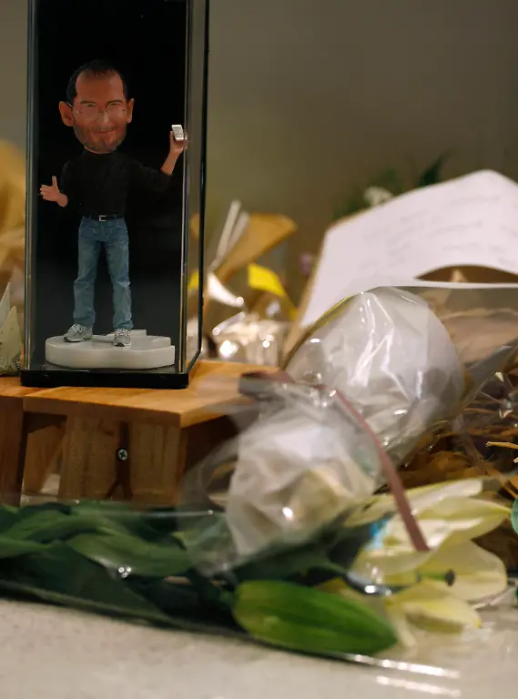 2011-10-06T093919Z-01-HKG109-RTRMDNP-3-JOBS-JPG2713841145570711854