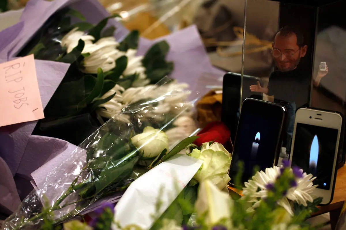 2011-10-06T125957Z-01-HKG114-RTRMDNP-3-APPLE-JOBS-JPG3773442315852086644