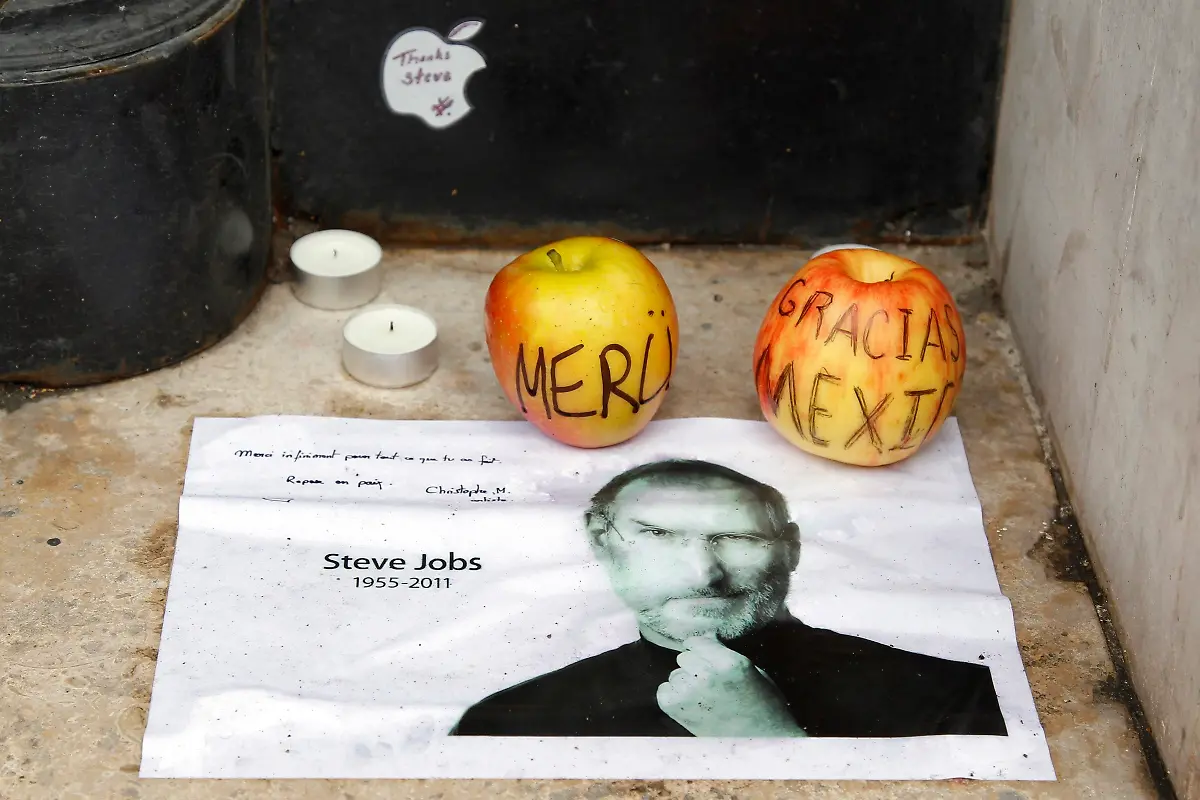 2011-10-06T125510Z-01-BTE910-RTRMDNP-3-JOBS-JPG6785034443489774659