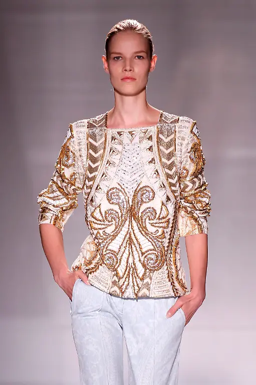 2011-09-29T145247Z-01-BTE227-RTRMDNP-3-FRANCE-FASHION-JPG6900501104990565331
