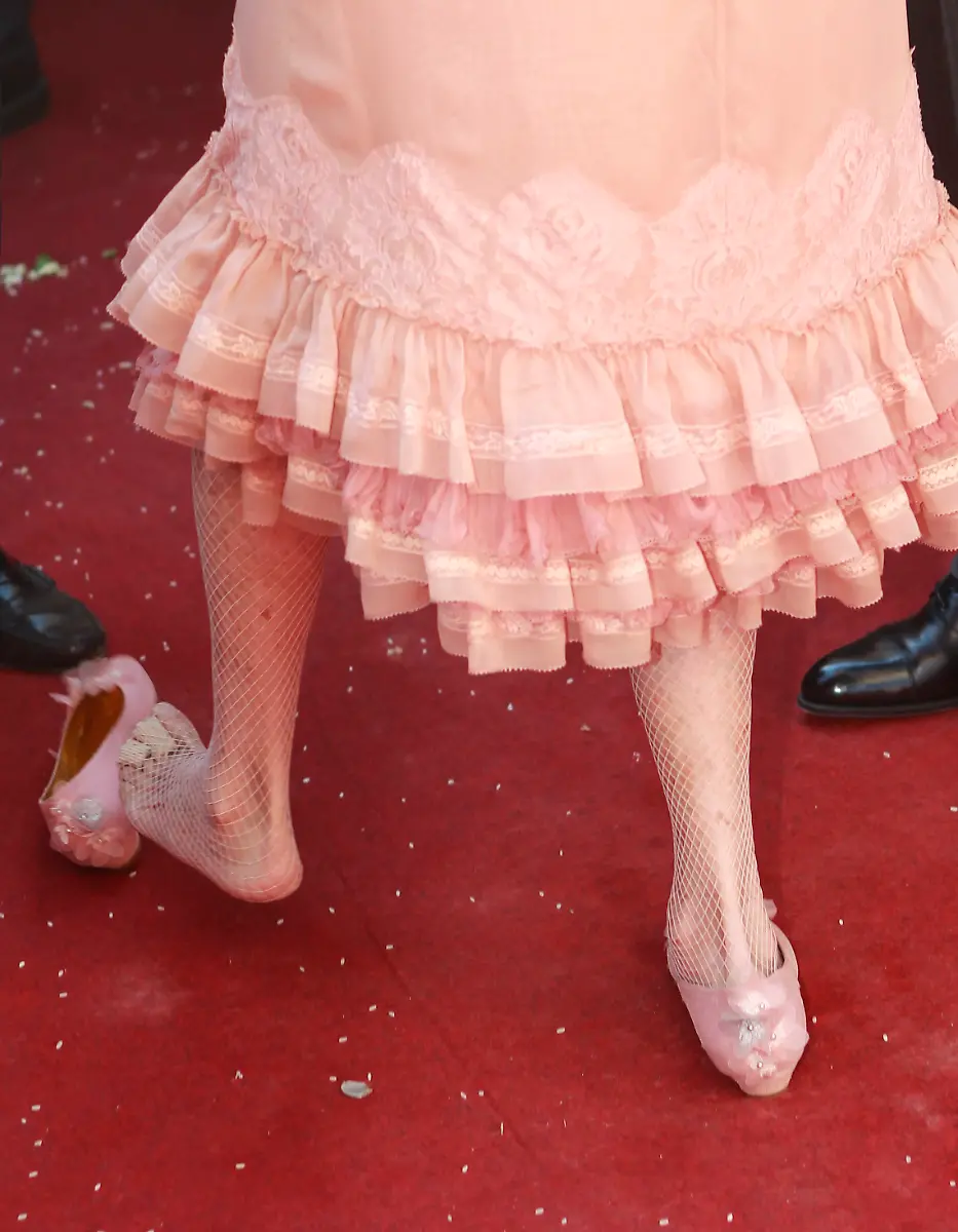 2011-10-05T134150Z-01-MAD304-RTRMDNP-3-SPAIN-WEDDING-JPG8051038897546138305