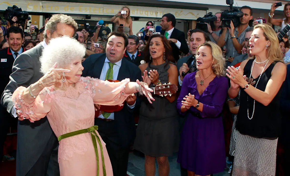 2011-10-05T132827Z-01-MAD27-RTRMDNP-3-SPAIN-WEDDING-JPG2872187989311075297