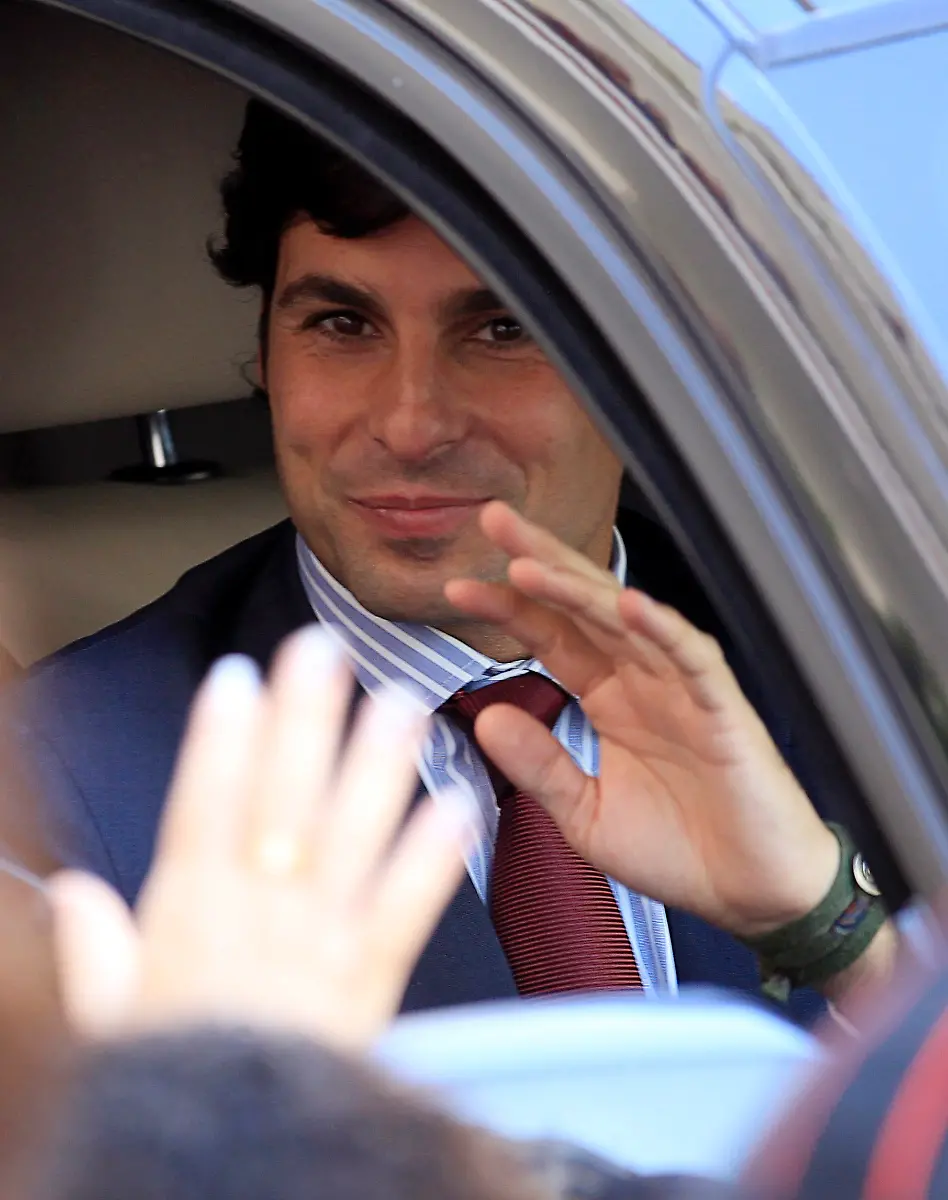 2011-10-05T114541Z-01-MAD11-RTRMDNP-3-SPAIN-WEDDING-JPG5448800941899928365