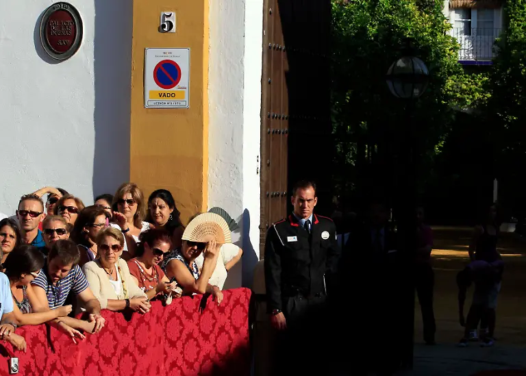 2011-10-05T103925Z-01-MAD01-RTRMDNP-3-SPAIN-WEDDING-JPG2537906974465358134