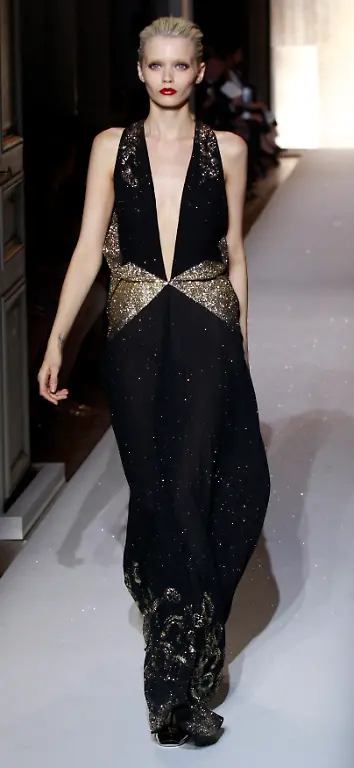 2011-10-03T210345Z-01-PR29-RTRMDNP-3-FRANCE-FASHION-JPG7840832254562337965