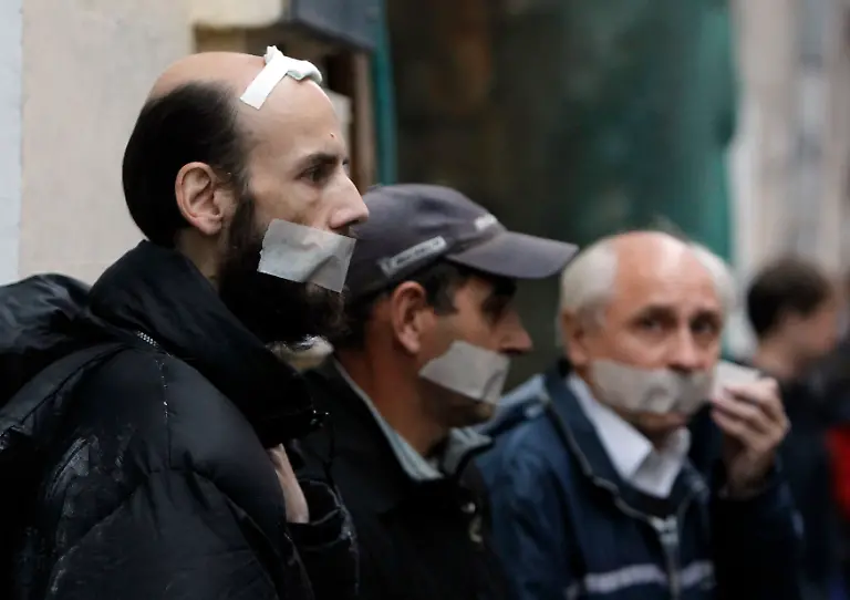 2011-09-26T155152Z-01-MOS07-RTRMDNP-3-RUSSIA-JPG3393553958901050959