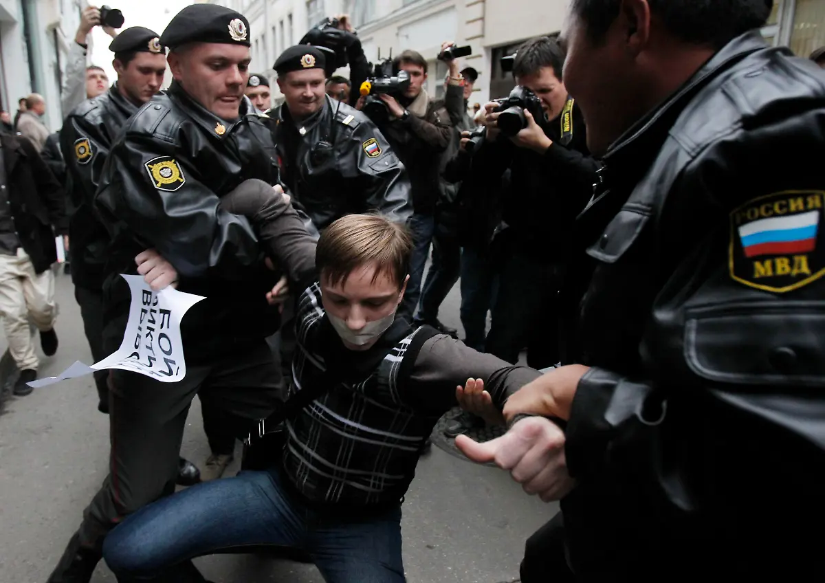 2011-09-26T155353Z-01-MOS08-RTRMDNP-3-RUSSIA-JPG8078609388402495709