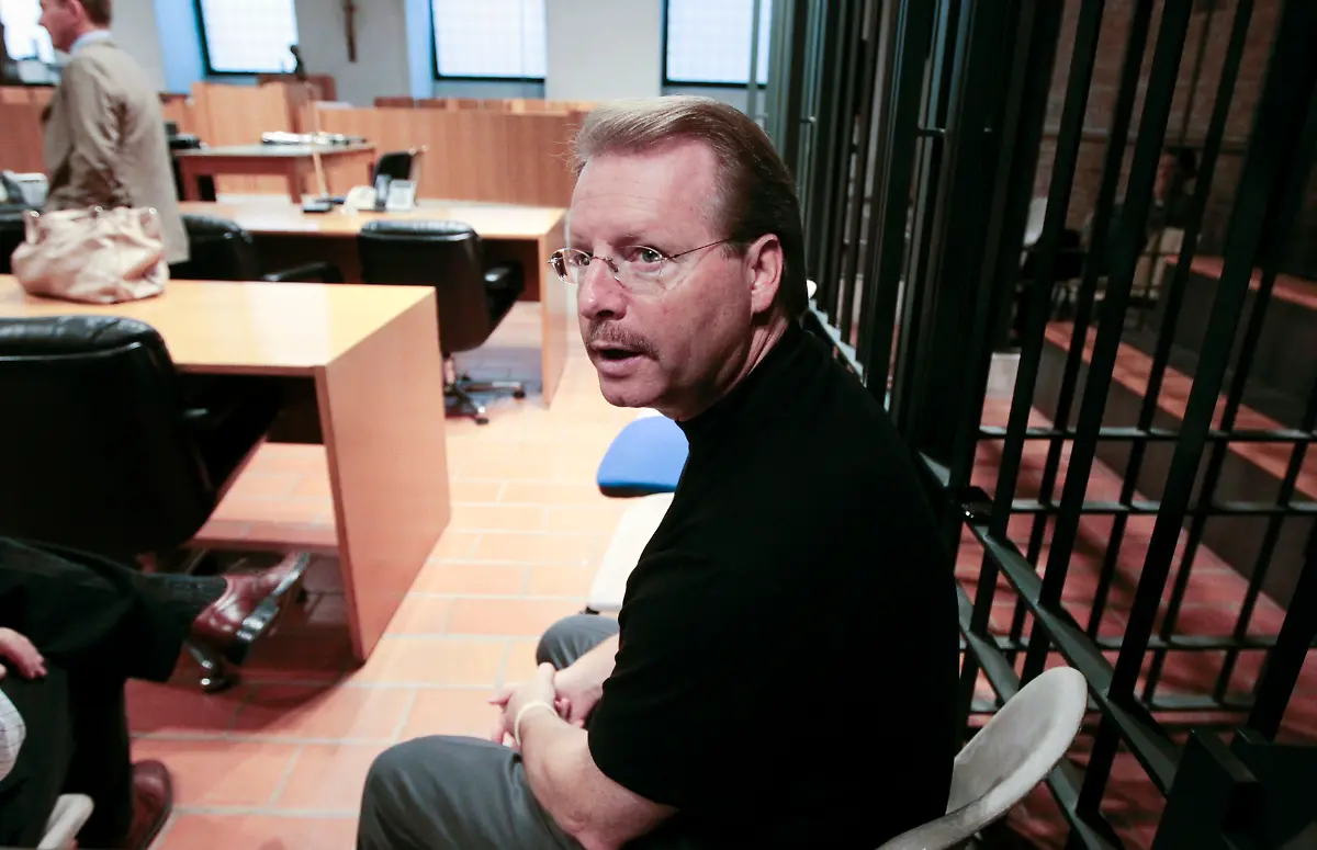 2011-09-26T090028Z-01-MR04-RTRMDNP-3-ITALY-KNOX-JPG2240341083320536068