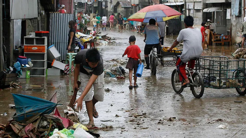2011-09-28T051846Z-01-MAN208-RTRMDNP-3-PHILIPPINES-WEATHER-JPG3186335120628451918