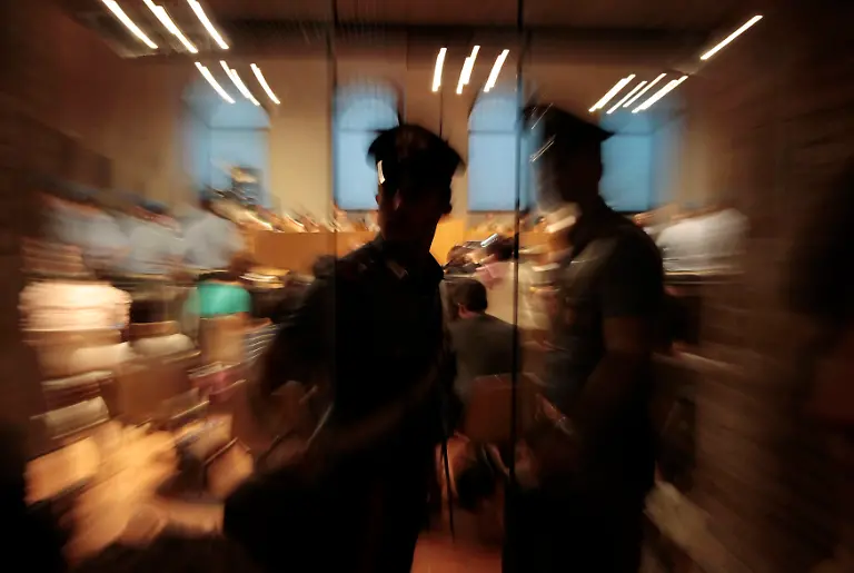 2011-09-26T160648Z-01-ROM513-RTRMDNP-3-ITALY-KNOX-JPG4767938226987999099