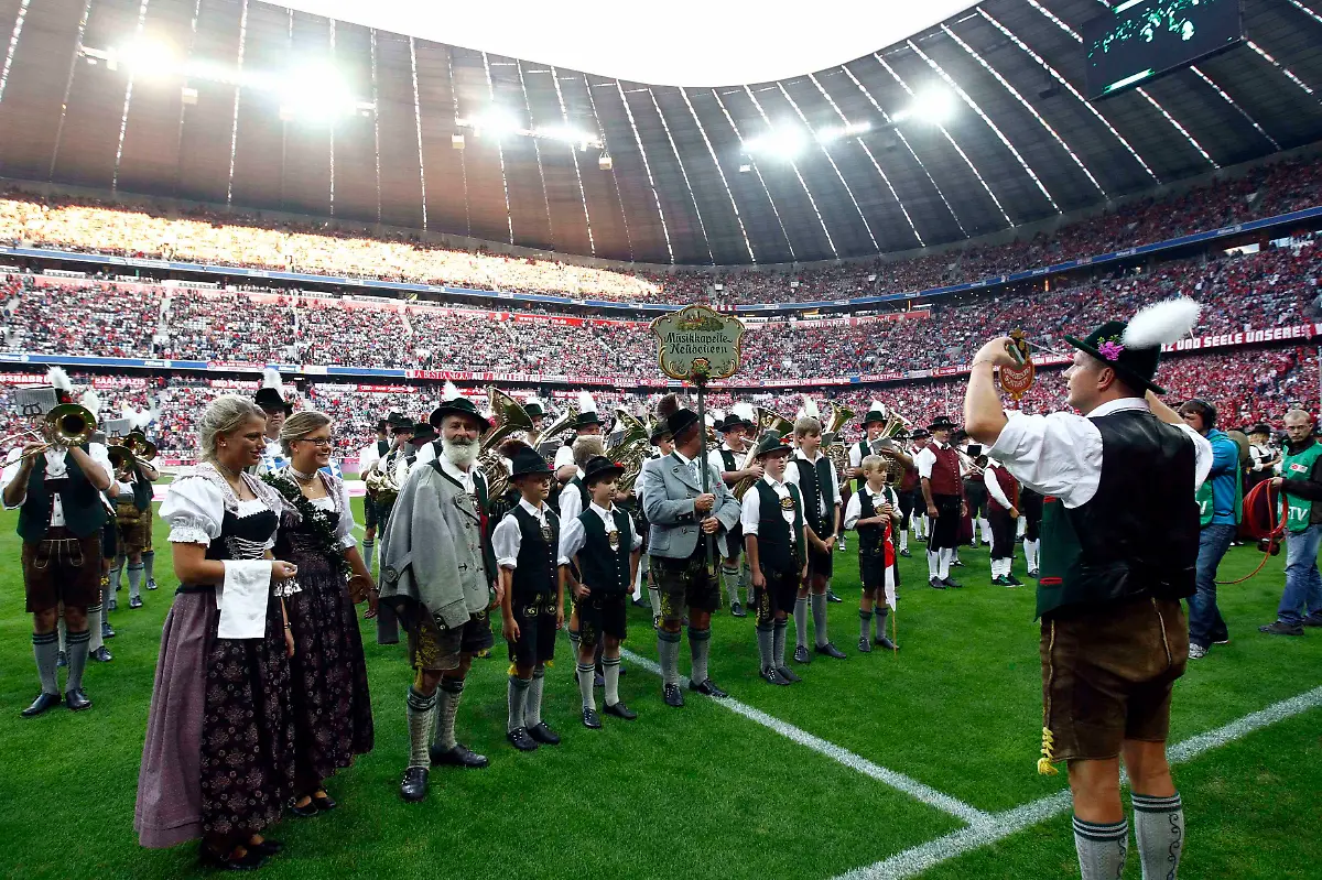 2011-09-24T165200Z-01-MDA01-RTRMDNP-3-SOCCER-GERMANY-JPG3032368305699425097