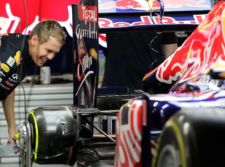 2011-09-22T131728Z-01-SGP224-RTRMDNP-3-MOTOR-RACING-PRIX-JPG1416229335020791599