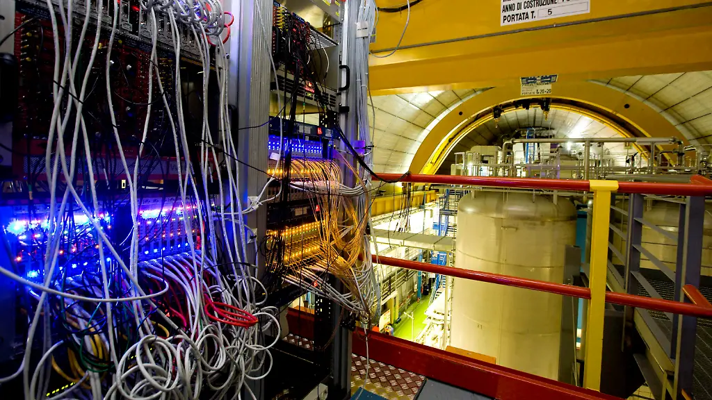 2011-09-23T144308Z-01-ROM202-RTRMDNP-3-SCIENCE-LIGHT-JPG8048921365175053494