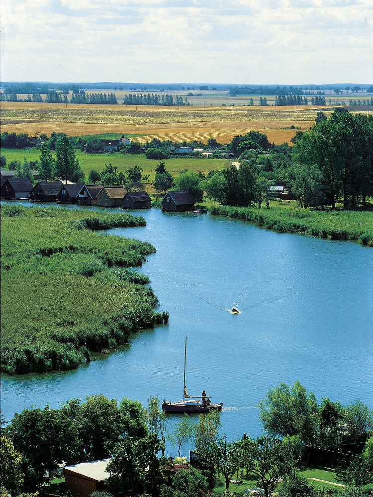 Ursprüngliche Landschaft: Fischland, Darß und Zingst wurden erst nach einer Sturmflut 1872 durch den Abschluss des kleinen Prerow-Flusses endgültig zu einer Halbinsel vereint.