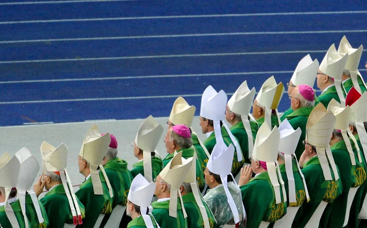 2011-09-22T173808Z-01-AA97-RTRMDNP-3-POPE-GERMANY-JPG4344205086218769507