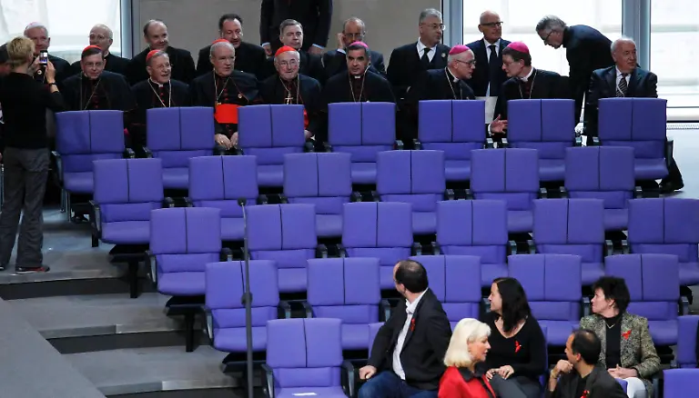 2011-09-22T143945Z-01-CVI242-RTRMDNP-3-POPE-GERMANY-JPG3884663319928372917