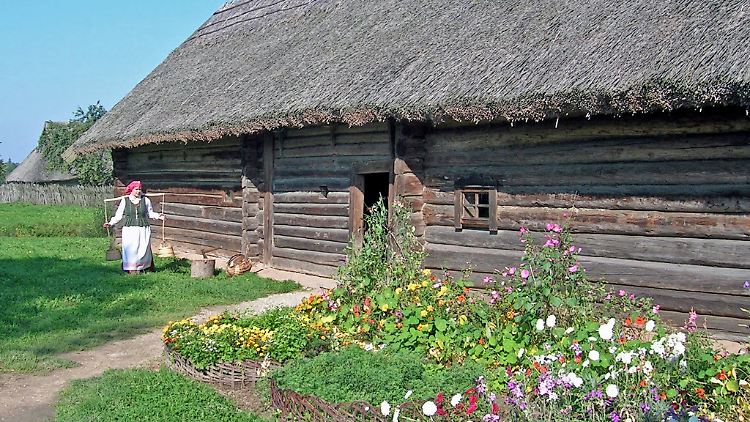 Ein Ausflug in die Vergangenheit: Im Freilichtmuseum Rumsiskes bei Kaunas lernen Litauen-Urlauber, wie die Bauern des Landes früher gearbeitet haben.