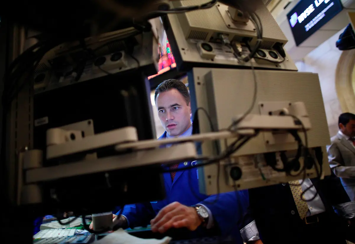 2011-09-19T145146Z-01-NYK402-RTRMDNP-3-USA-JPG4433869428760471325