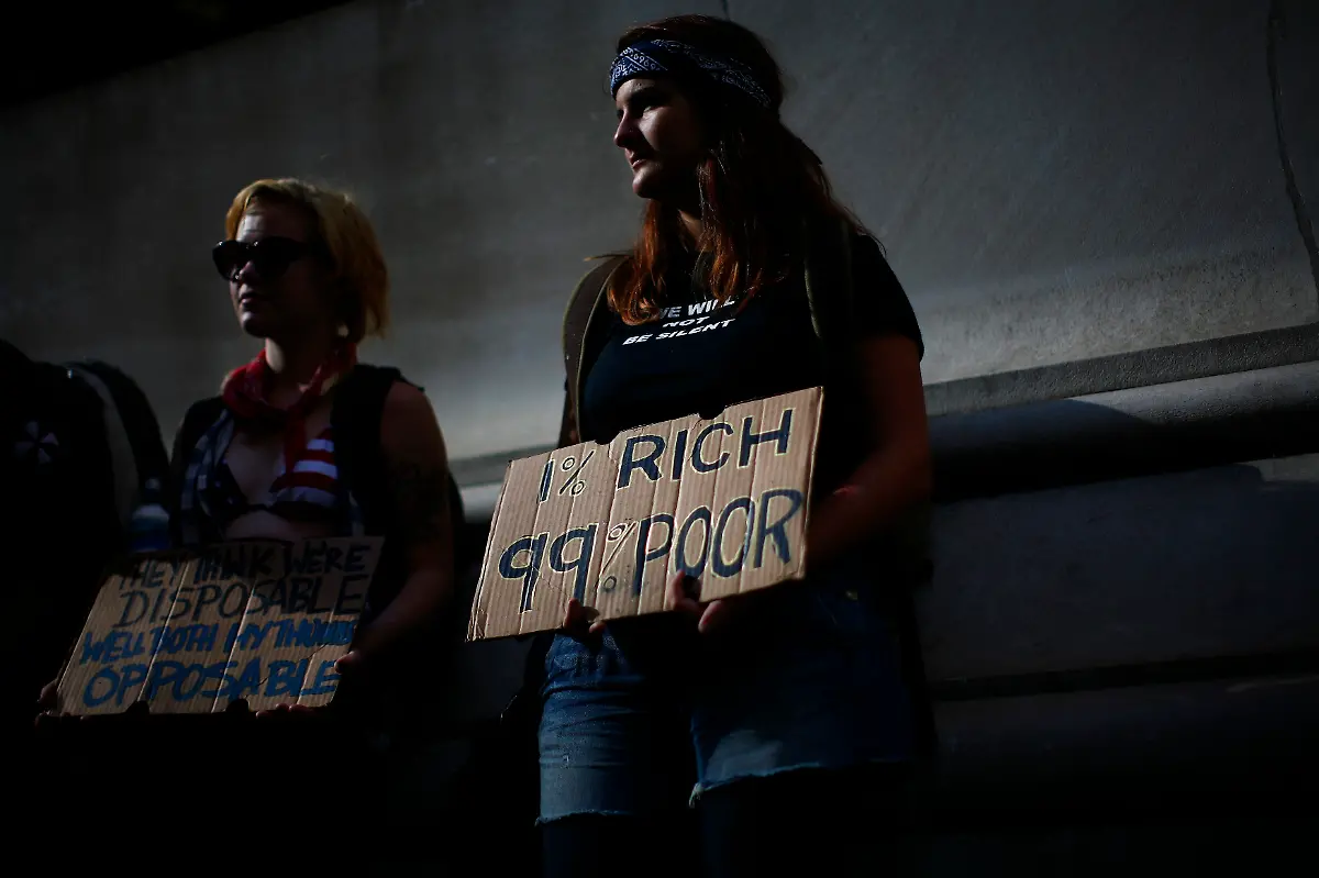 2011-09-19T145826Z-01-NYK410-RTRMDNP-3-USA-JPG2417908786964771458