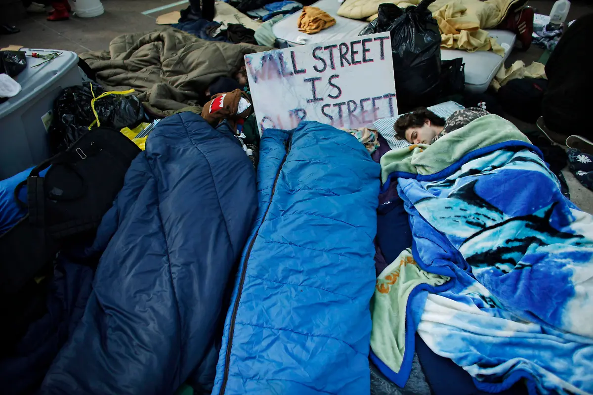 2011-09-21T162021Z-01-EMZ102-RTRMDNP-3-WALL-STREET-PROTESTS-JPG4775337308036382107