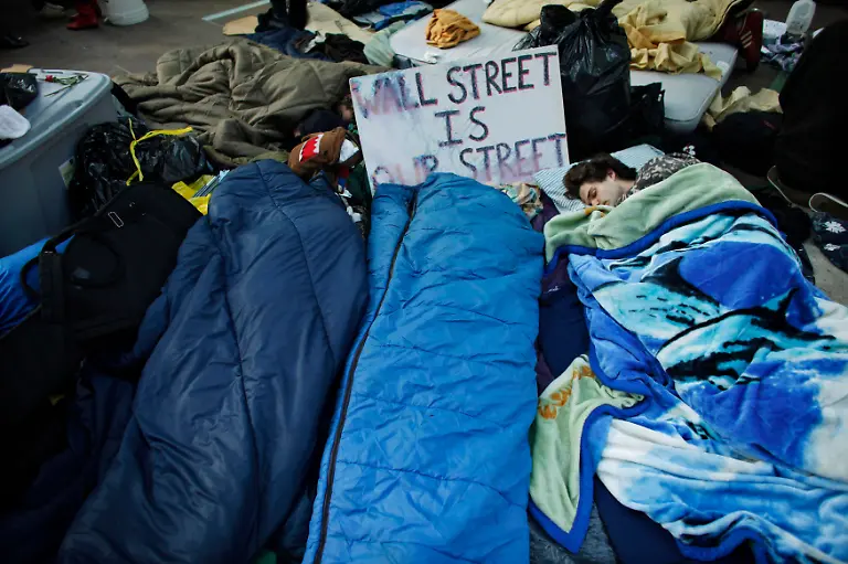 2011-09-21T162021Z-01-EMZ102-RTRMDNP-3-WALL-STREET-PROTESTS-JPG4775337308036382107