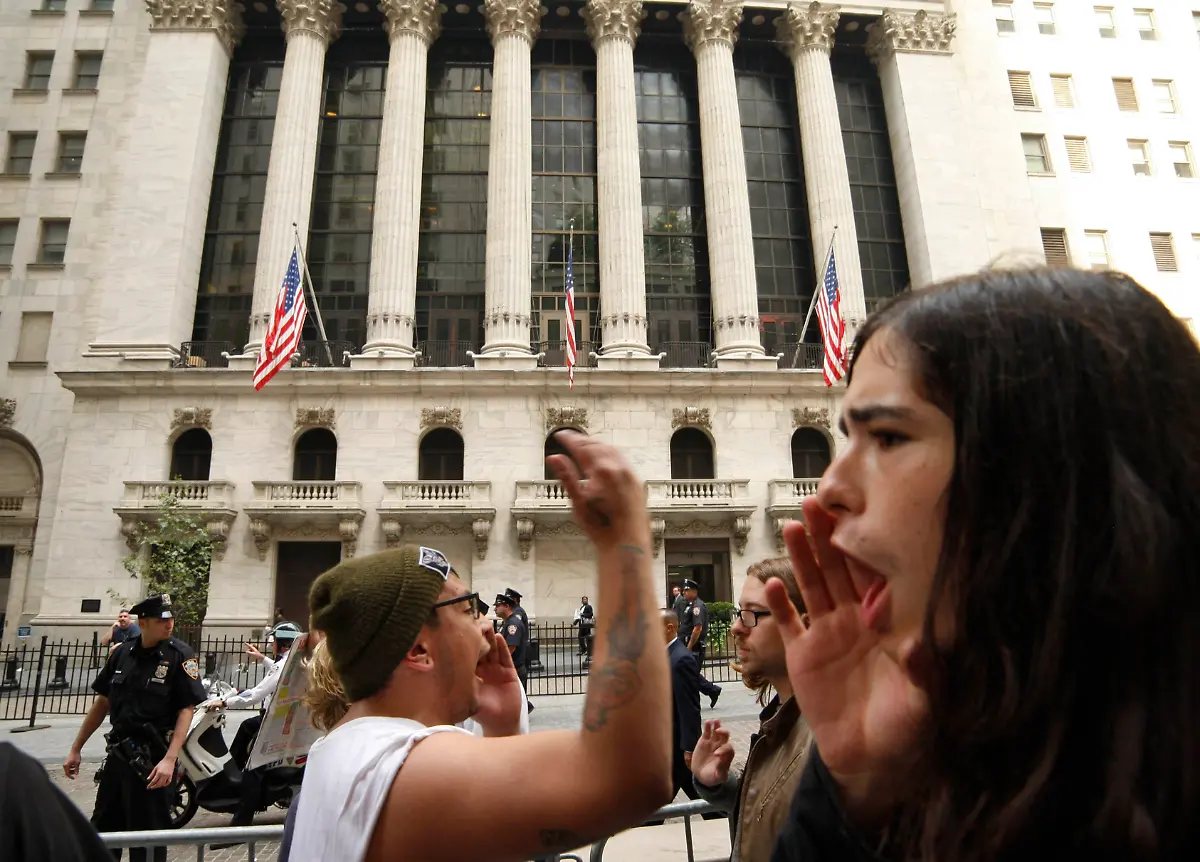 2011-09-21T162159Z-01-EMZ104-RTRMDNP-3-WALL-STREET-PROTESTS-JPG368574791539725173