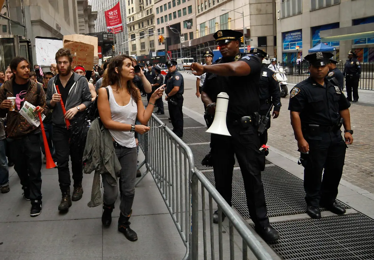 2011-09-21T162407Z-01-EMZ107-RTRMDNP-3-WALL-STREET-PROTESTS-JPG8580196640154826423