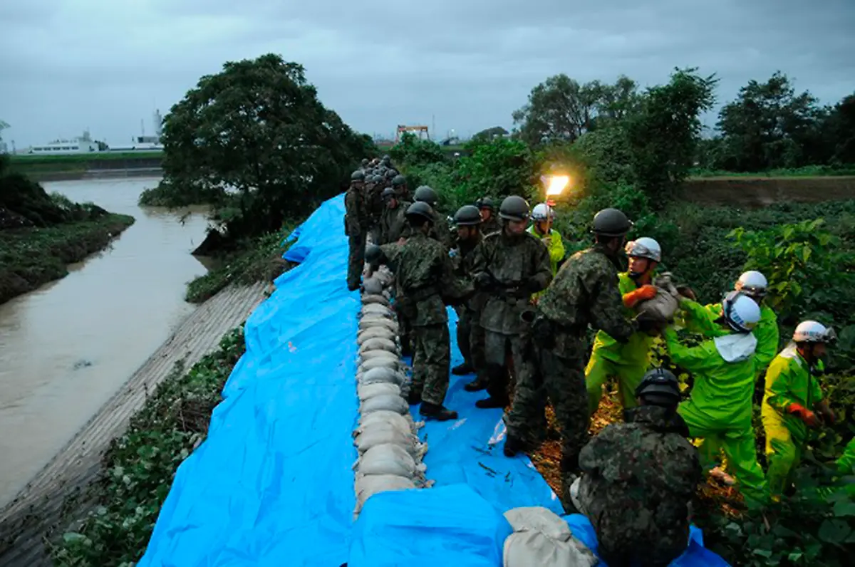 2011-09-21T052904Z-01-NAG01-RTRMDNP-3-JAPAN-TYPHOON-JPG9086818478327102454