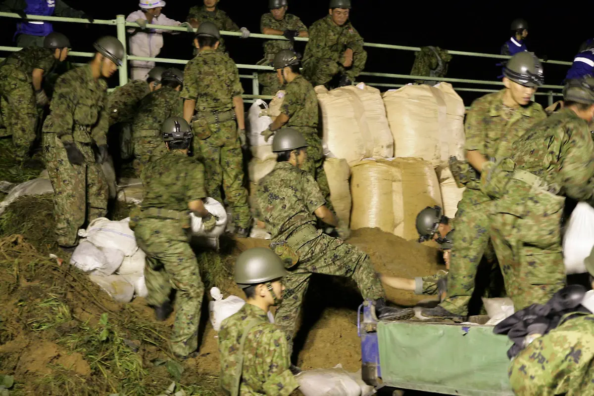 2011-09-21T055513Z-01-KAS02-RTRMDNP-3-JAPAN-TYPHOON-JPG5362945978095513551