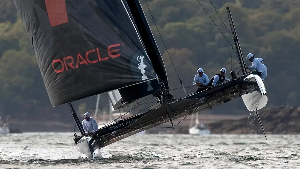 2011-09-14T171631Z-01-KFD05-RTRMDNP-3-YACHTING-JPG9047899506011409430