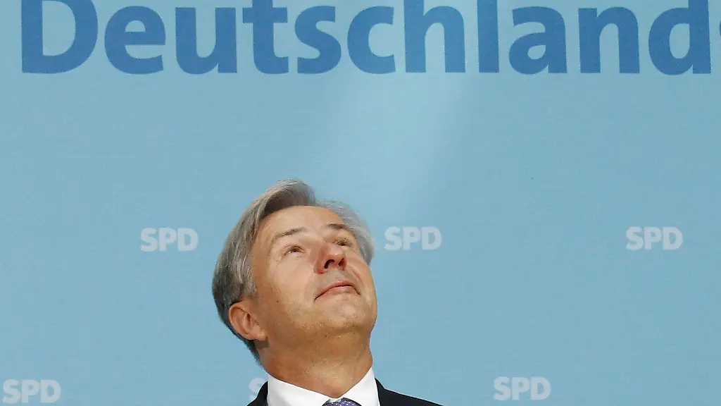 2011-09-19T103932Z-01-TOB07-RTRMDNP-3-GERMANY-ELECTION-JPG348054188469691509