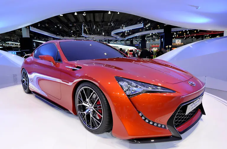 2-Toyota-FT-86-II