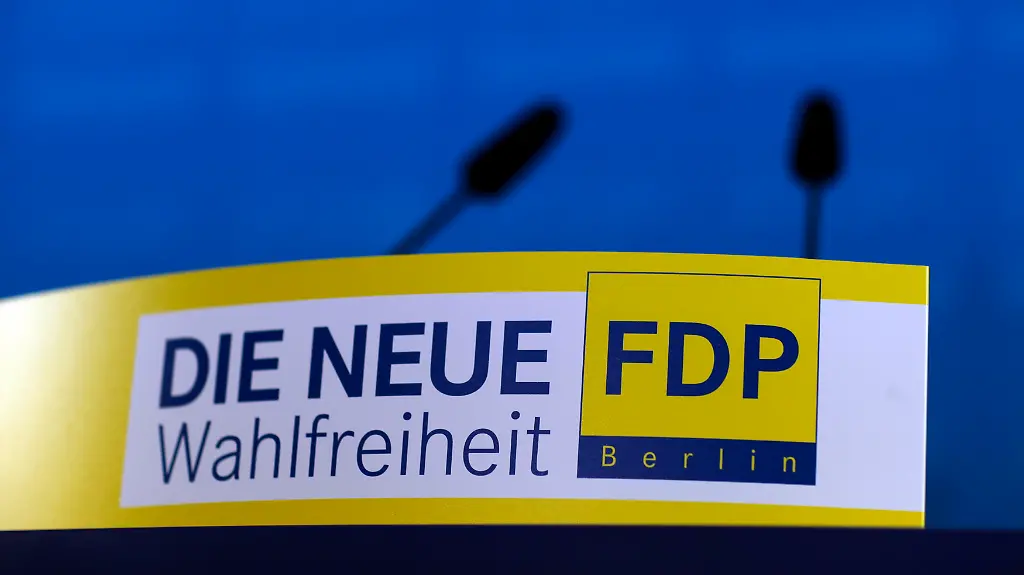 2011-09-15T190144Z-01-TPE15-RTRMDNP-3-GERMANY-JPG2486798817493142565