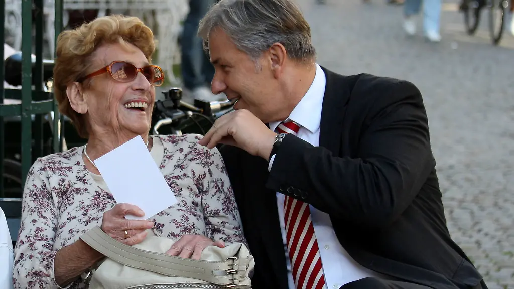 2011-09-12T153855Z-01-TOB14-RTRMDNP-3-GERMANY-JPG7690148369159094687