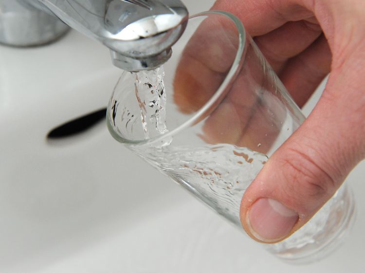 Leitungswasser hat in Deutschland eine sehr gute Trinkwasserqualität.
