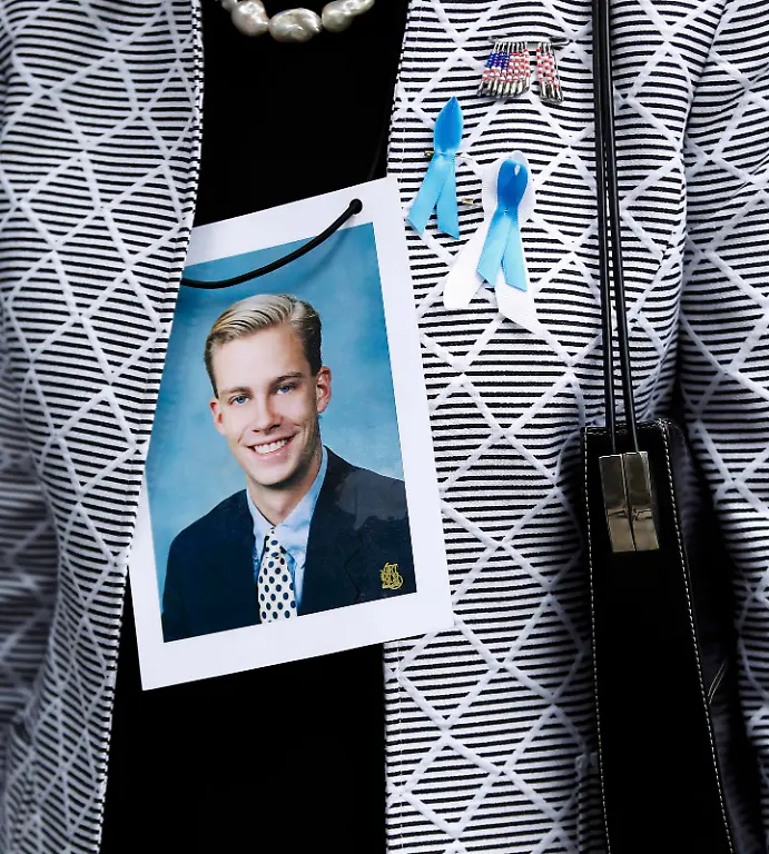 2011-09-11T162146Z-01-WTC232-RTRMDNP-3-SEPT11-JPG3371792313236050683