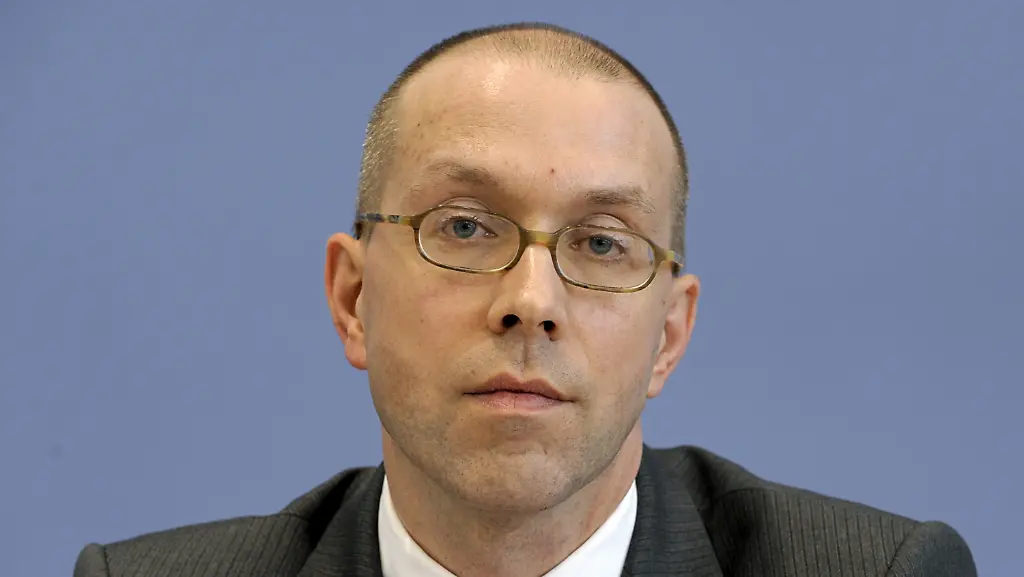 30351507-jpg1787342212261363025