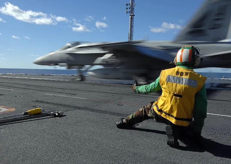 090110-N-6604E-002-DwDE