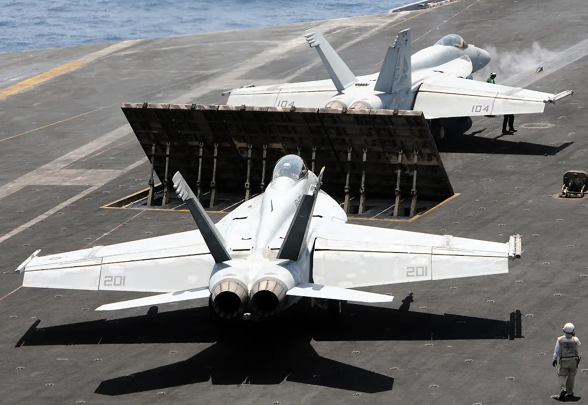 100512-N-4236E-310-DwDE