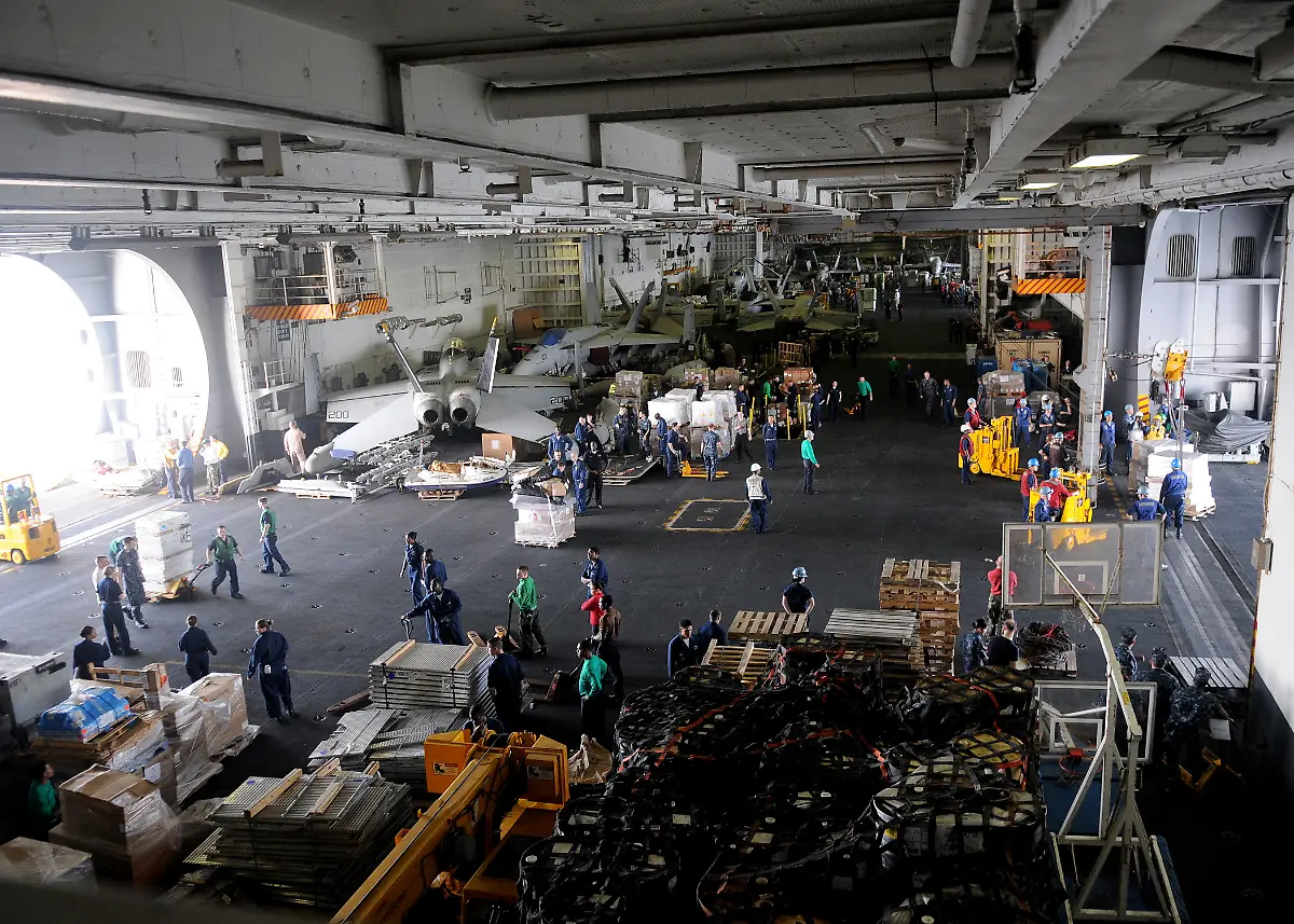 100325-N-4236E-138-DwDE